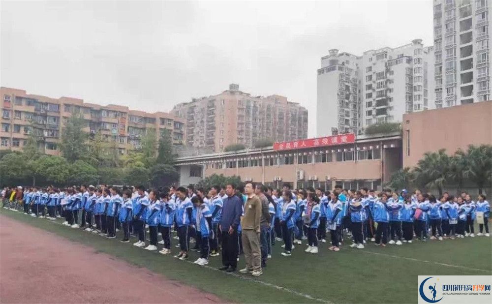 成都西藏中學(xué)初升高的學(xué)費(fèi)是多少？