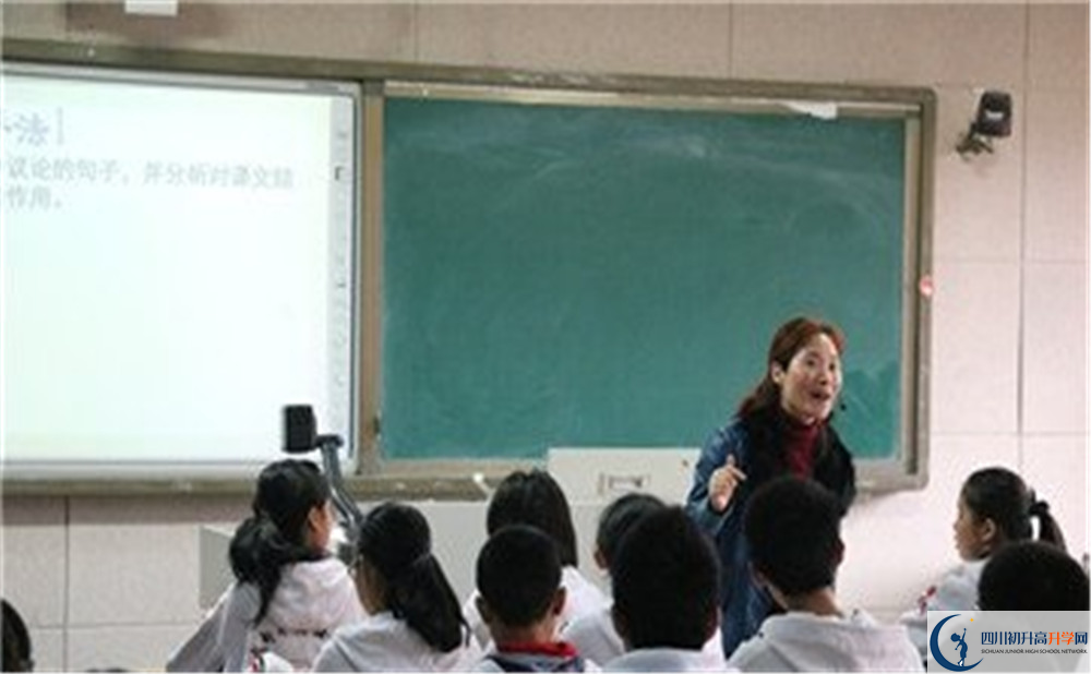 成都實(shí)驗(yàn)中學(xué)高中本部的錄取分?jǐn)?shù)是多少？