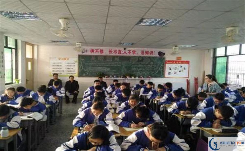 仁壽華達(dá)高中高中部錄取分?jǐn)?shù)是多少？