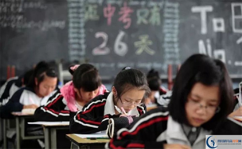 2020年成都西雅美途外國語聯(lián)合學校初升高的學費是多少？