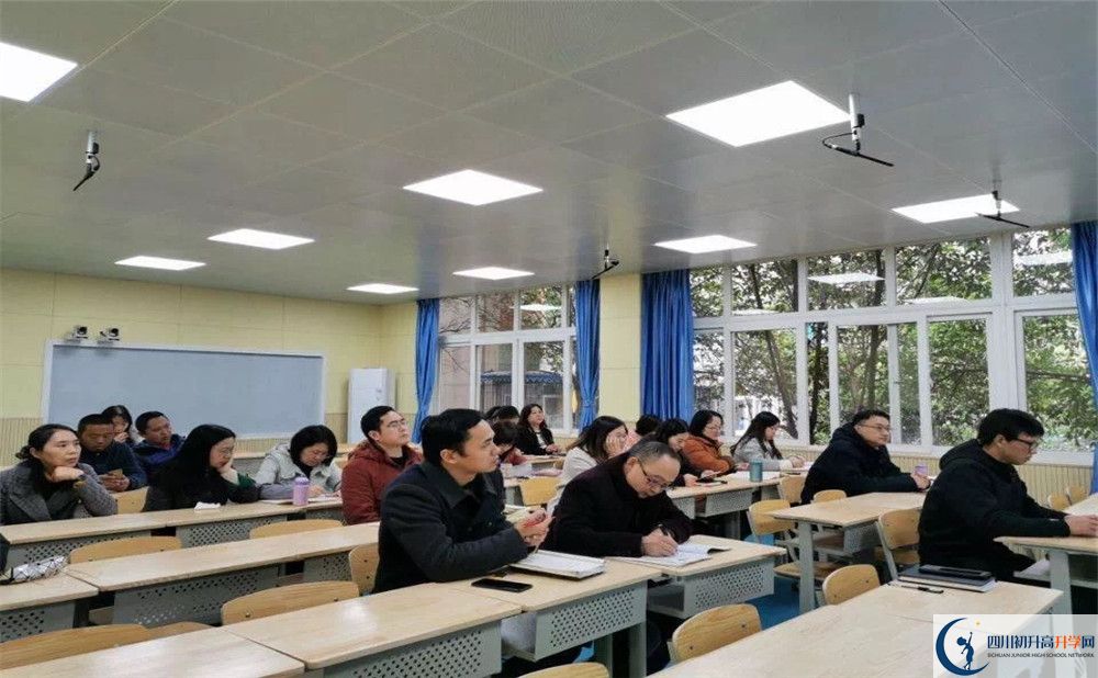 四川師范大學(xué)附屬中學(xué)是怎么樣的學(xué)校？
