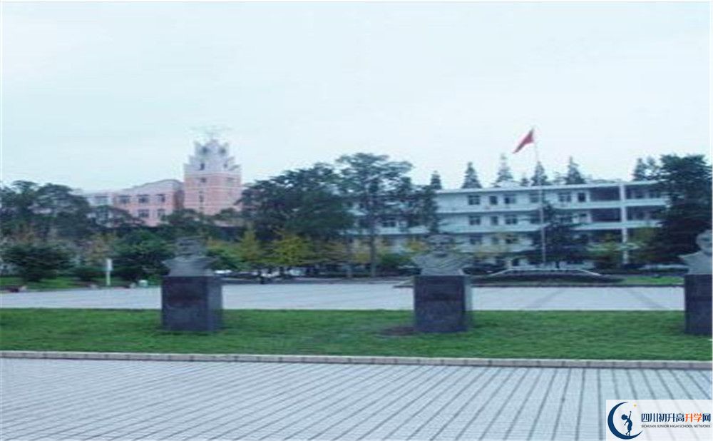 郫縣二中的學(xué)費(fèi)大概多少？