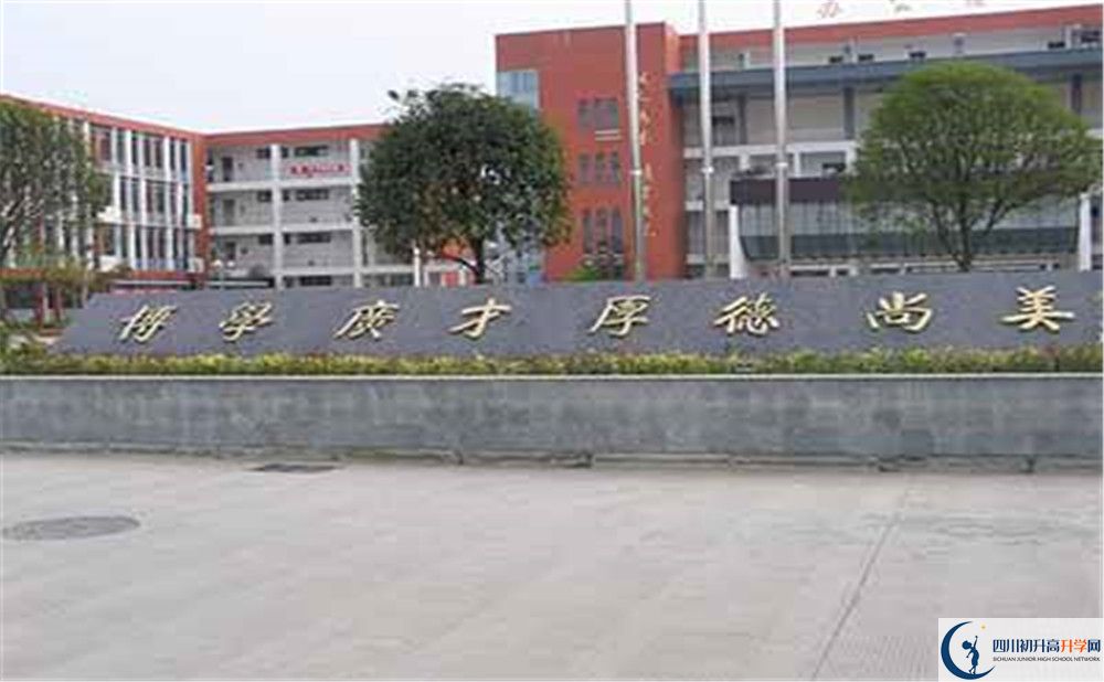 金堂中學(xué)的學(xué)費(fèi)大概是多少？