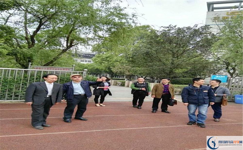 成都嘉祥外國語學校一年的學費是多少？