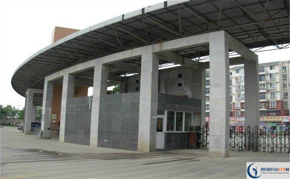 成都市龍泉中學(xué)的老師好不好？