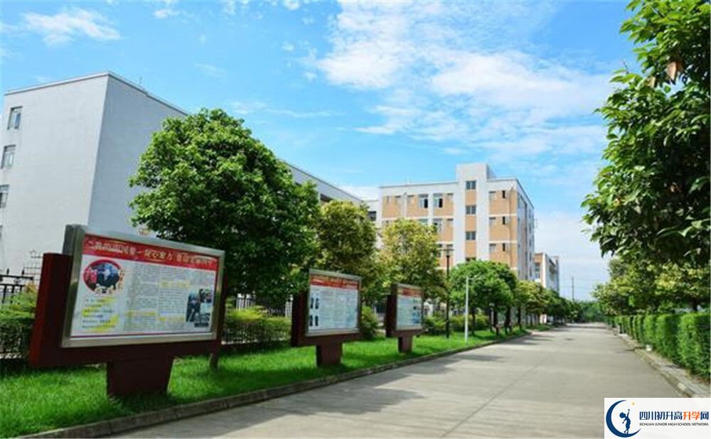 郫縣四中的老師好不好？