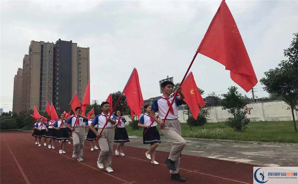濛陽(yáng)中學(xué)一年的學(xué)費(fèi)是多少？