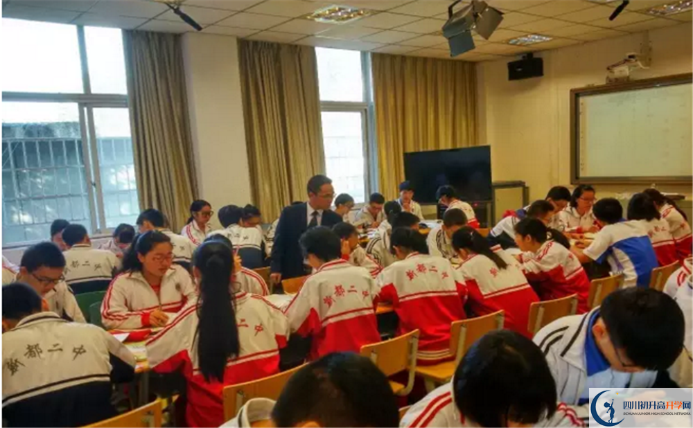 新都二中的老師好不好？