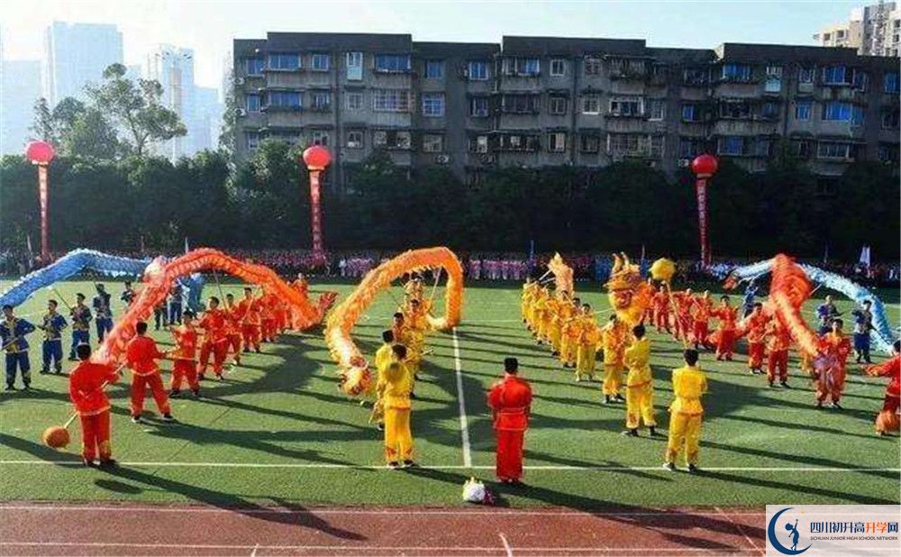 成都七中八一學(xué)校一學(xué)期的學(xué)費(fèi)是多少？
