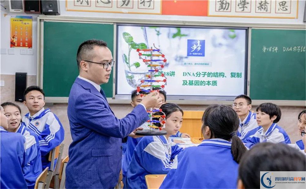 蒲江中學一年的學費是多少？