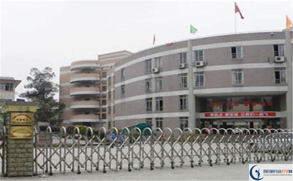 成都七中嘉祥外國(guó)語(yǔ)學(xué)校的學(xué)費(fèi)一期是多少？