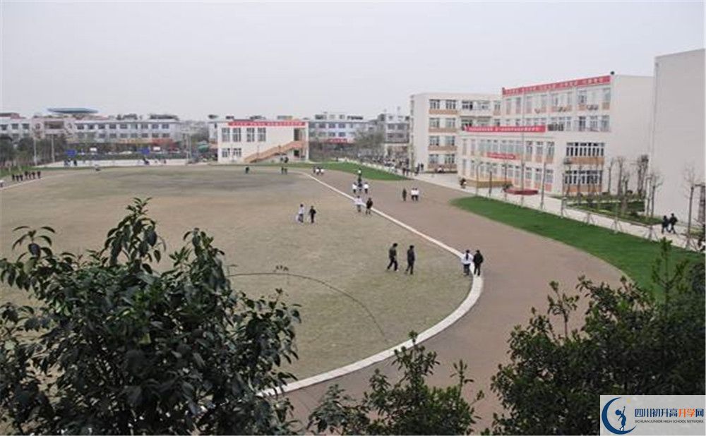 蜀城中學的高中住宿好不好？