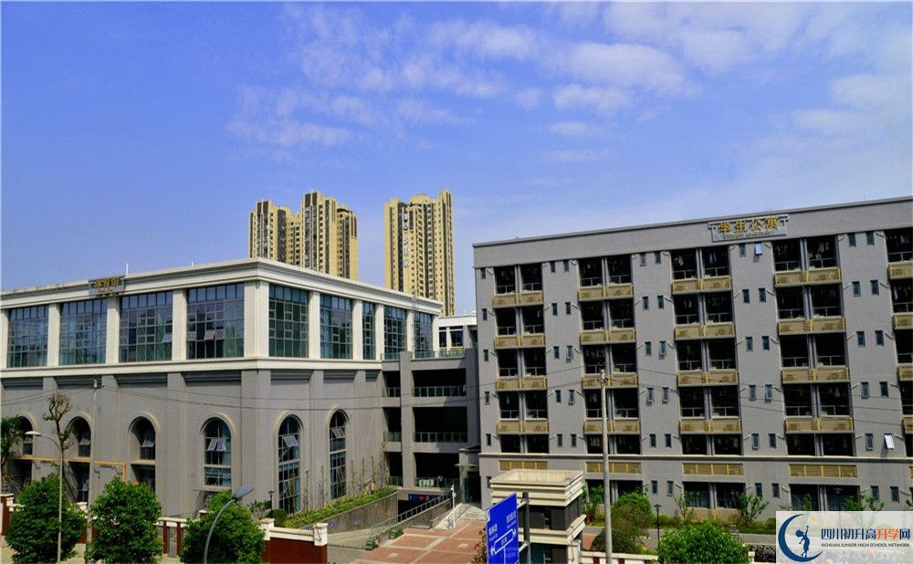 成都市第四十九中學(xué)的學(xué)費(fèi)一期是多少？