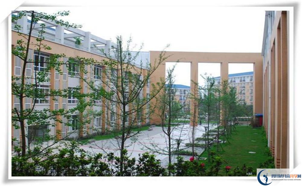 八一聚源高級中學(xué)一學(xué)期的學(xué)費是多少錢？