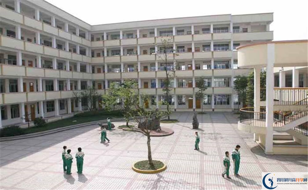 都江堰外國語實驗學(xué)校的高中住宿好不好？