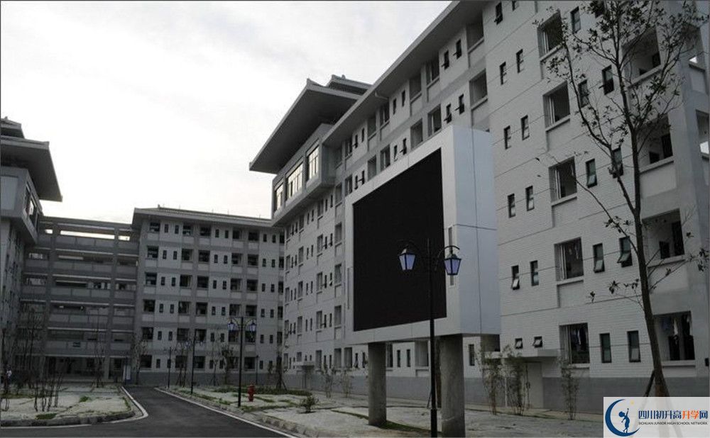 考成都石室中學(xué)北湖校區(qū)的分數(shù)線是多少？