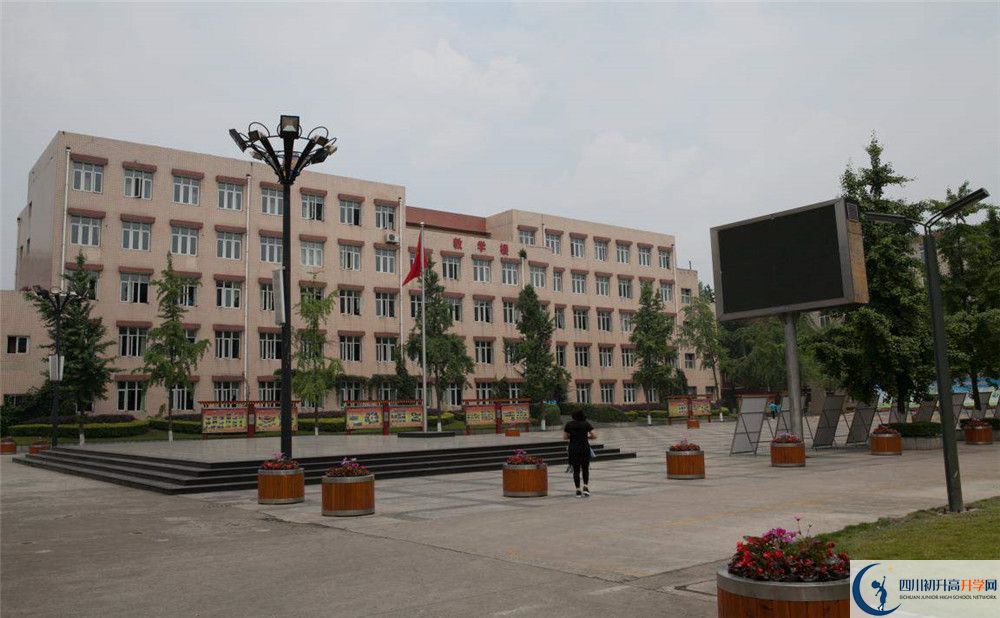 考成都西藏中學(xué)的分?jǐn)?shù)線是多少？