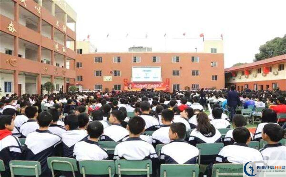考成都文武學(xué)校的分?jǐn)?shù)線是多少？