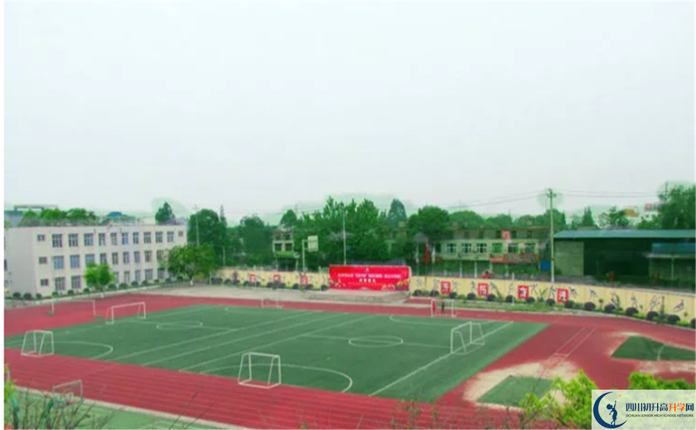 青白江中學(xué)的宿舍好不好？
