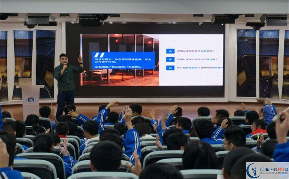 近幾年四川師范大學(xué)實(shí)驗(yàn)外國(guó)語學(xué)校高中錄取的分?jǐn)?shù)線？
