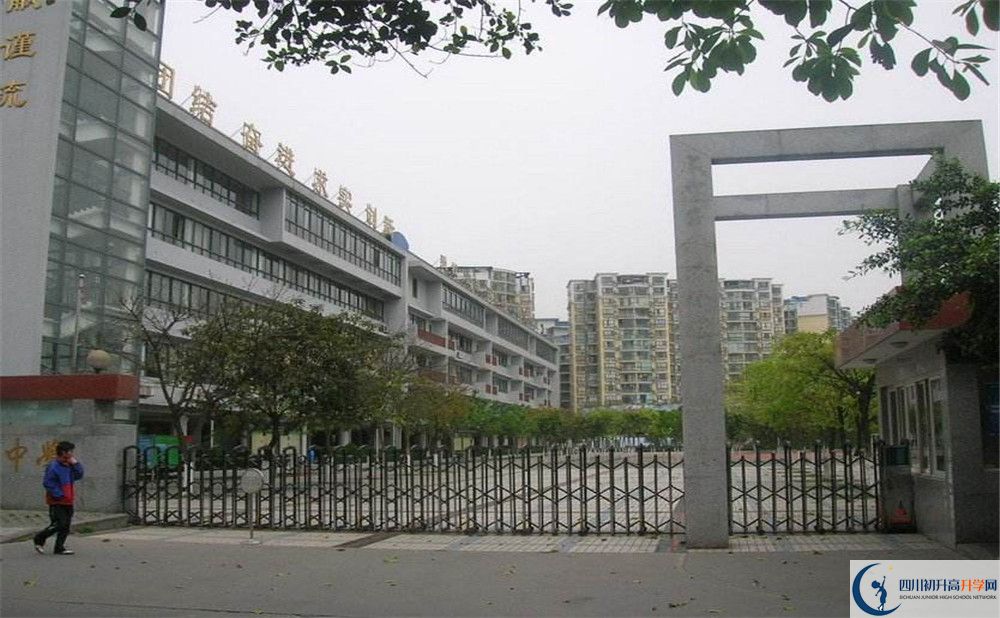 成都玉林中學高中歷年來的分數(shù)線是多少？