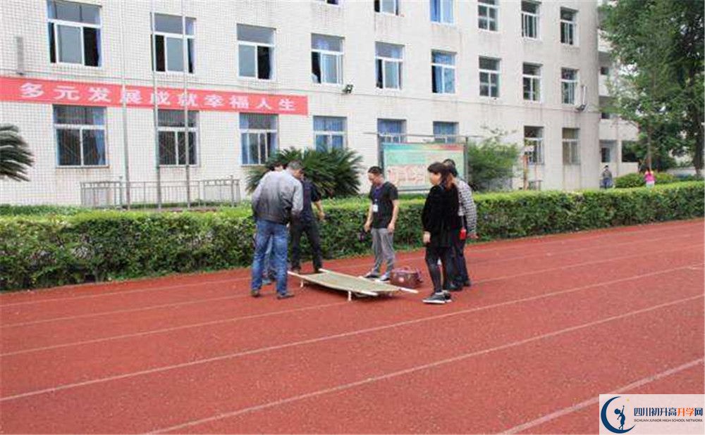近幾年洛帶中學(xué)高中錄取的分?jǐn)?shù)線是多少？
