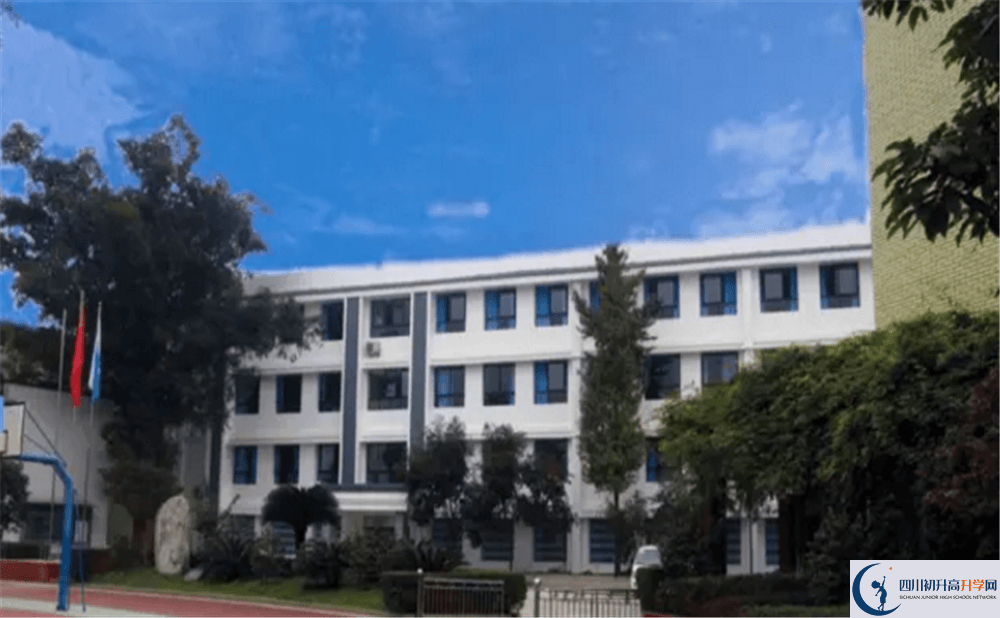 成都市第三十三中學高中歷年來的分數(shù)線是多少分？
