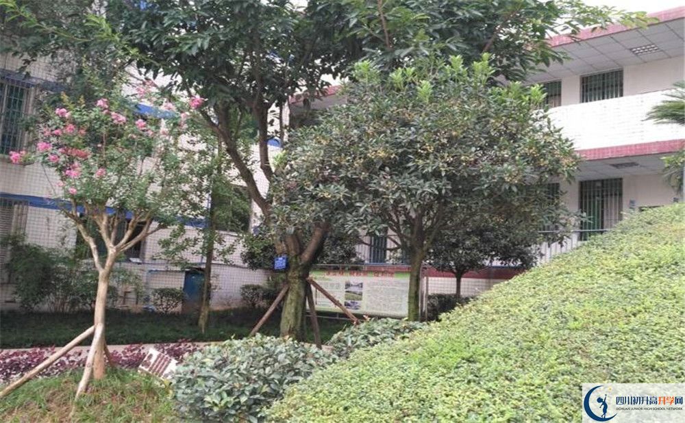 仁壽華達(dá)高中住宿條件怎么樣？