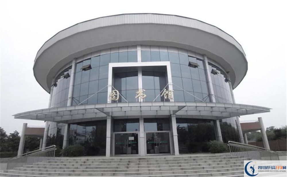 成都市龍泉中學(xué)住宿條件怎么樣？					