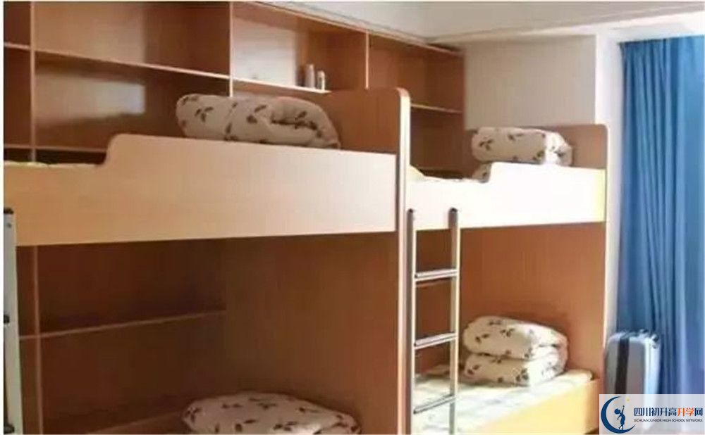 成都七中嘉祥外國語學(xué)校住宿費用是多少？