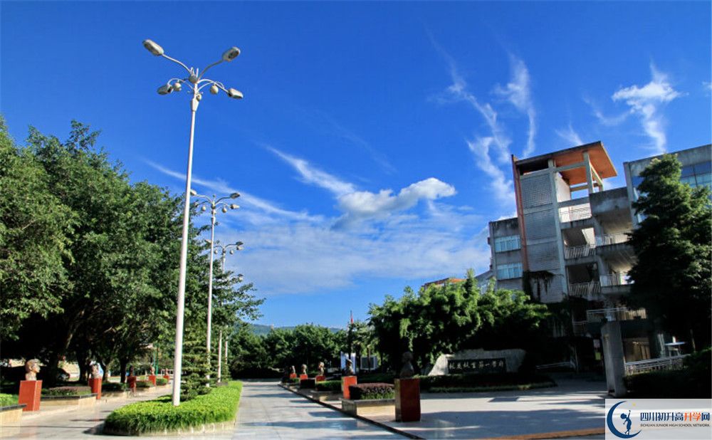 成都市龍泉中學(xué)的地址怎么走？