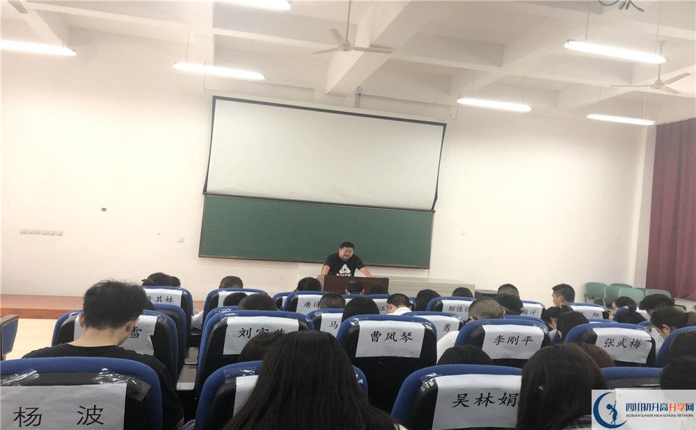 四川師大附屬第三實(shí)驗(yàn)中學(xué)初升高向外地招生嗎？