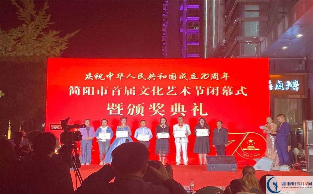 石橋中學(xué)高一多久放一次假？					