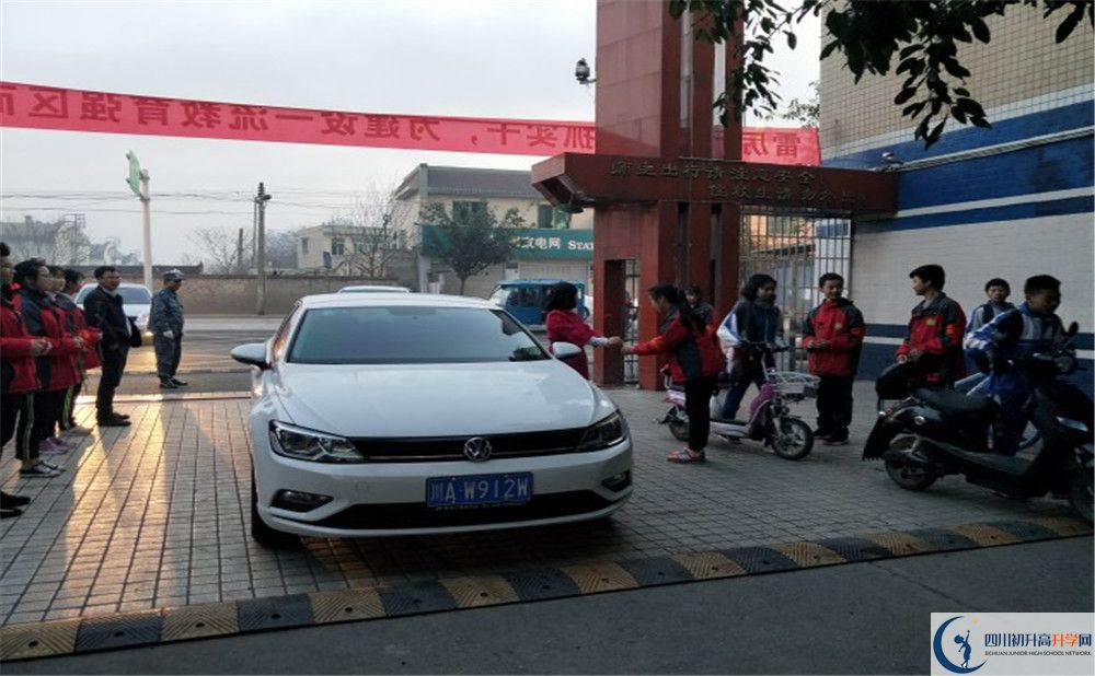 青白江中學(xué)2020年高一入學(xué)考試時間是多久？