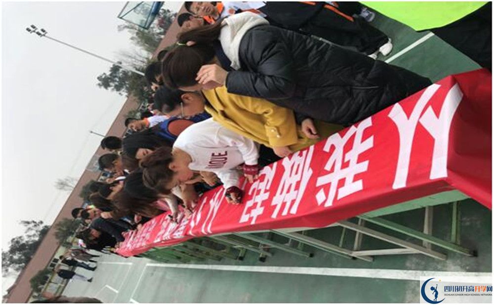 強項實驗中學(xué)高一多久放一次假呢？