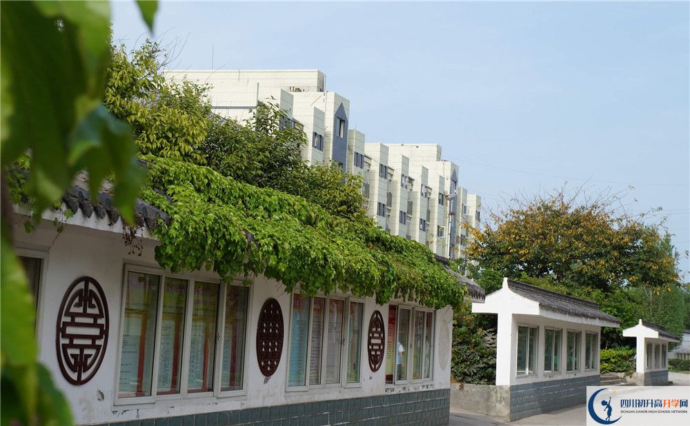 高板中學(xué)住宿費用是多少？