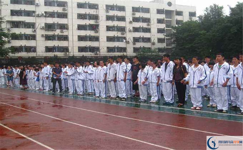 成都市田家炳中學(xué)高中住宿怎么樣？