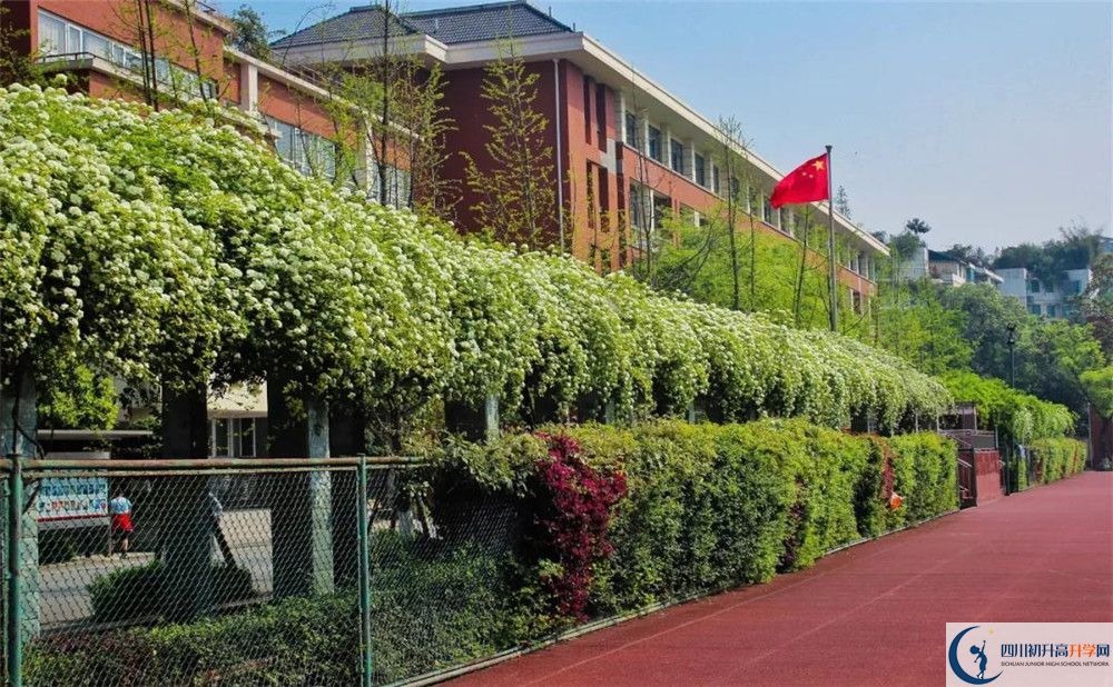 成都七中八一學(xué)校的高中住宿怎么樣？
