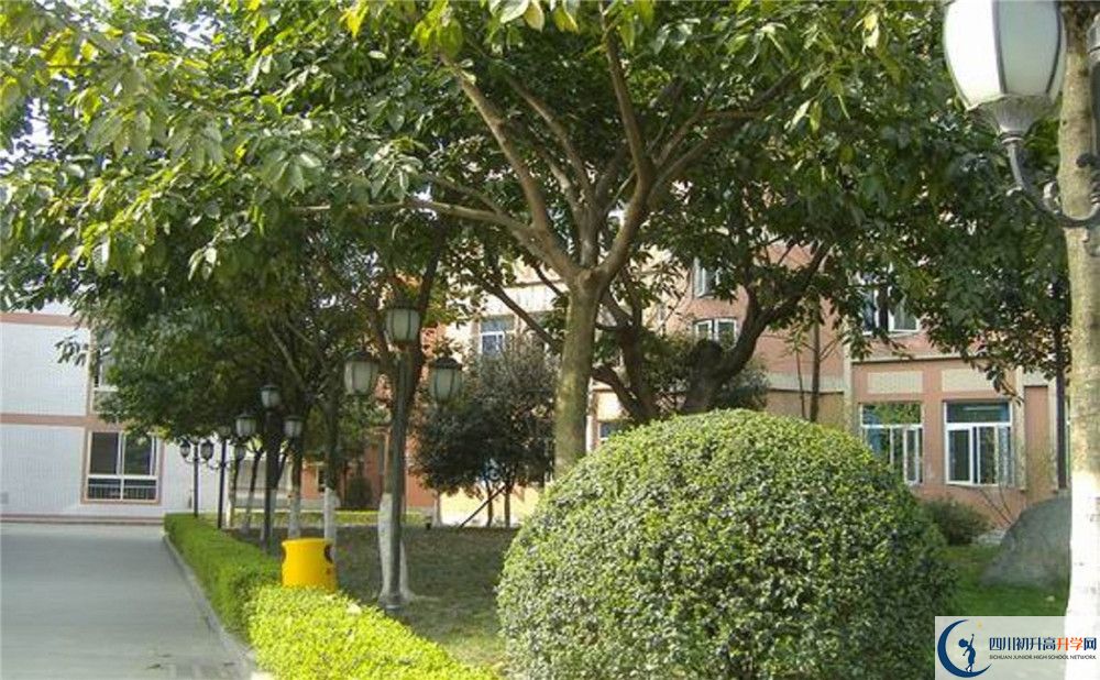 成都西川中學(xué)的高中住宿怎么樣？