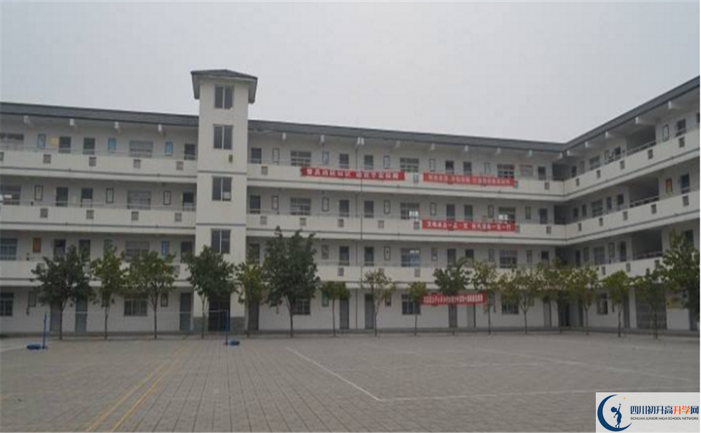 成都市太平中學(xué)的高中住宿怎么樣？