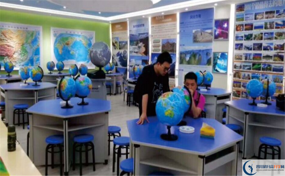 川科外國語學(xué)校2020年外地生學(xué)費(fèi)是多少？