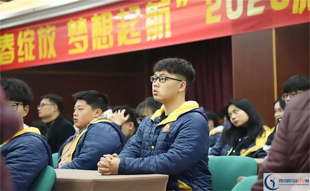 成都西雅美途外國語聯(lián)合學(xué)校2020年外地生學(xué)費(fèi)是多少？