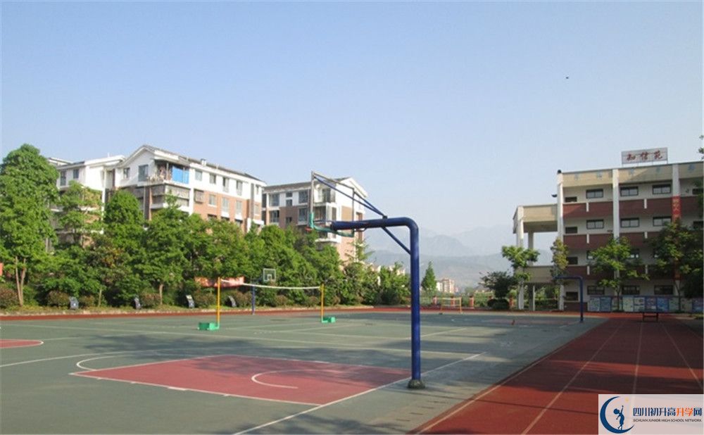 都江堰育才學(xué)校的高中住宿怎么樣？