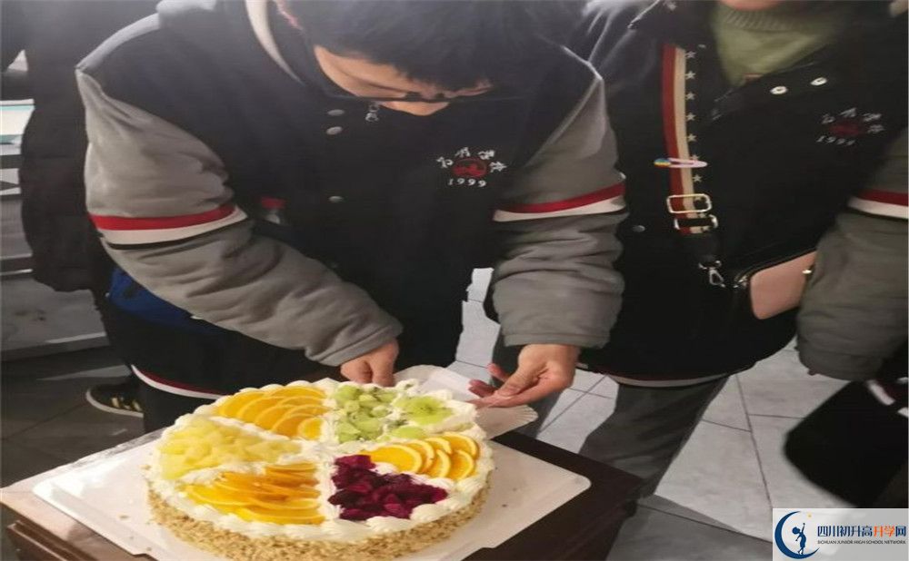 成都新津?yàn)槊鲗W(xué)校高中部地址在哪？