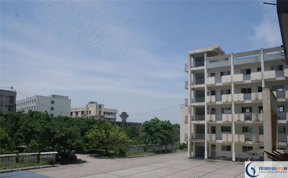 高埂中學(xué)平行班與實(shí)驗(yàn)班差多少？