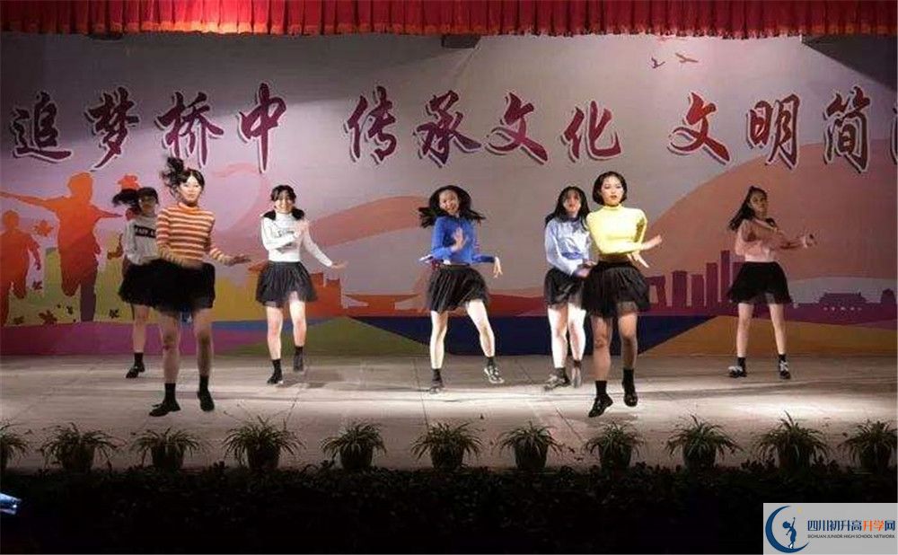 簡陽石橋中學(xué)平行班與實驗班差多少？