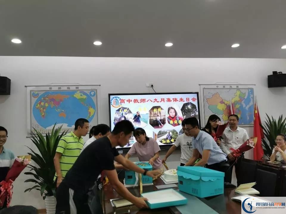 成都石室佳興外國(guó)語學(xué)校夏令營(yíng)費(fèi)用是多少？