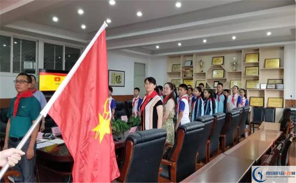 成都三十六中是重點(diǎn)中學(xué)嗎？