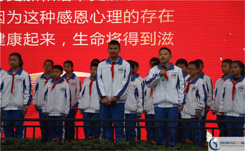 成都七中萬達(dá)學(xué)校是私立收費(fèi)嗎？