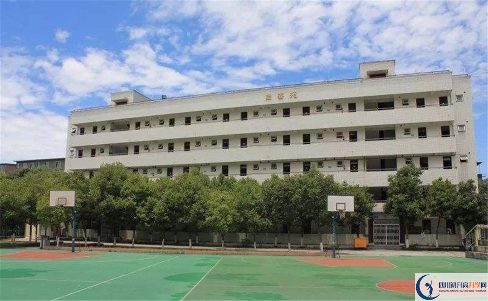 成都市籍田中學(xué)實驗班人數(shù)是多少？